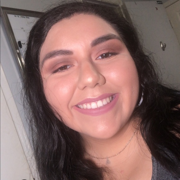 Meet your Posher, Daniela - Picture 1 of 1